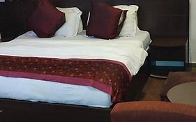 Grand Inn & Suites